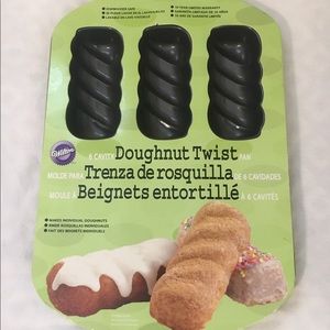 Wilton Doughnut Twist Pan